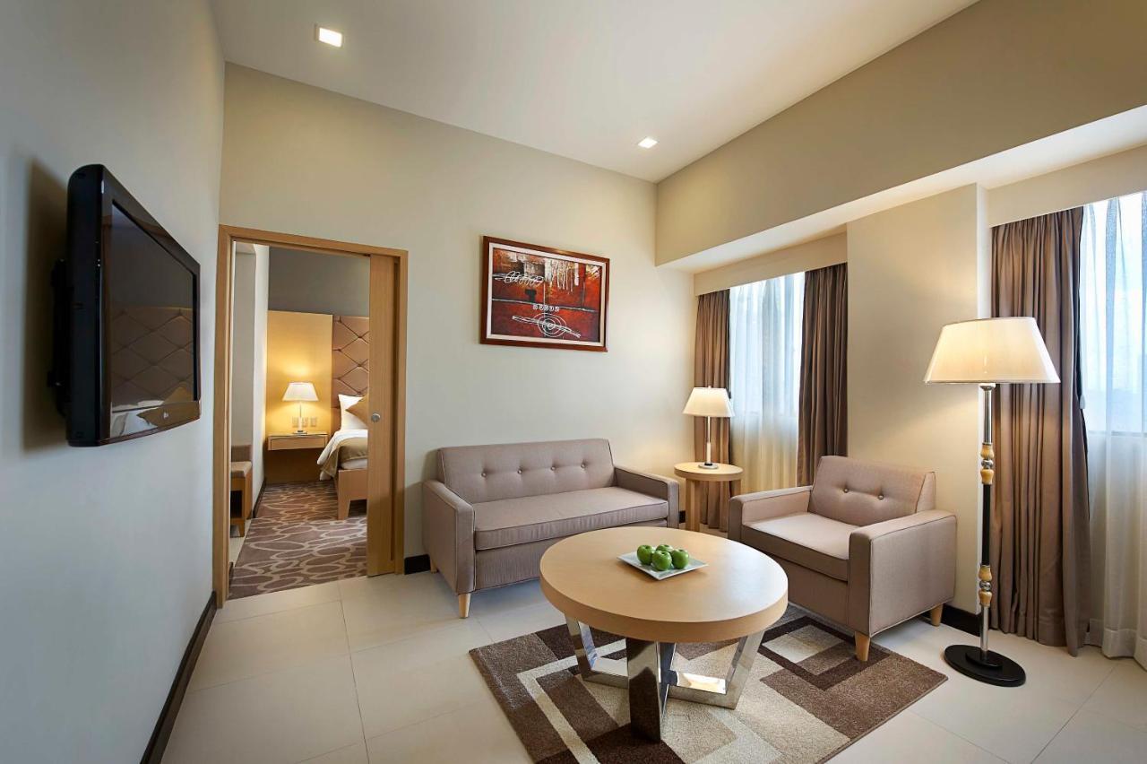 Berjaya Makati Hotel Makati City Exterior photo