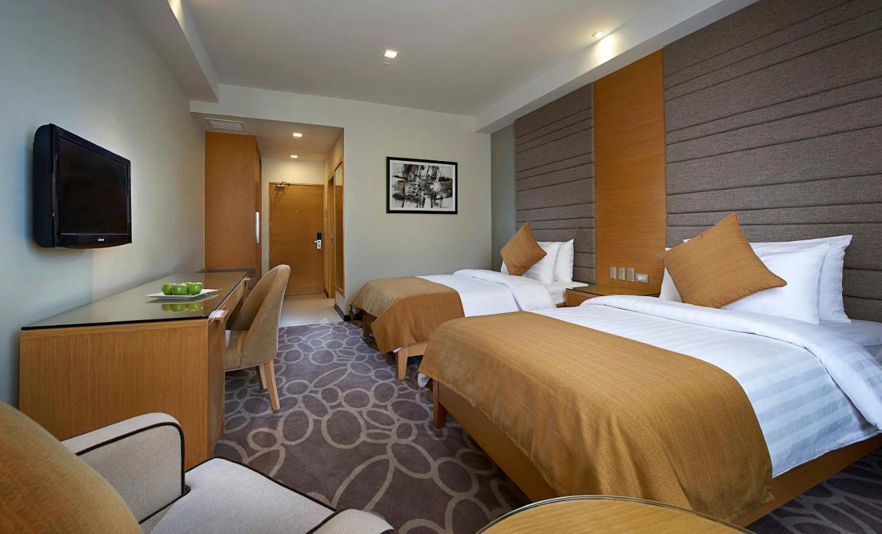Berjaya Makati Hotel Makati City Exterior photo